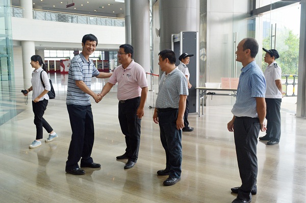 2016年9月6日 我馆馆长张晓剑、副馆长卢敏生、党支部书记黄胜敏亲自接见南宁地方志办公室王德宾主任一行18人 (5).JPG