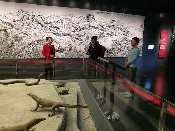 2016.11.8日澳大利亚考古学家.高级博士讲师 Kira E Westaway来我馆参观 (2).jpg