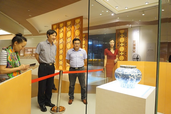 2017.9.5陕西历史博物馆一行到我馆参观考察 (3).JPG