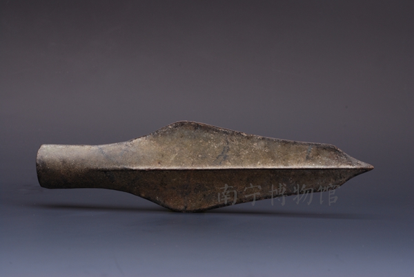 战国双棱细脊铜矛