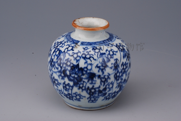 ​清青花卷枝花卉纹石榴尊