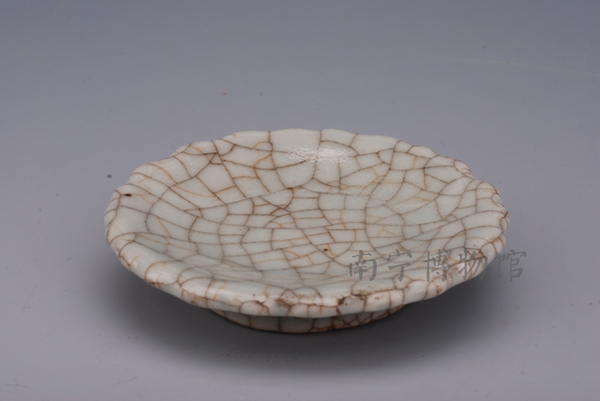 清哥釉花口小碟