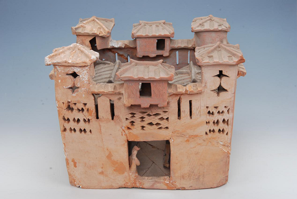 贵港博物馆的 “东汉四海六楼陶城堡”.png