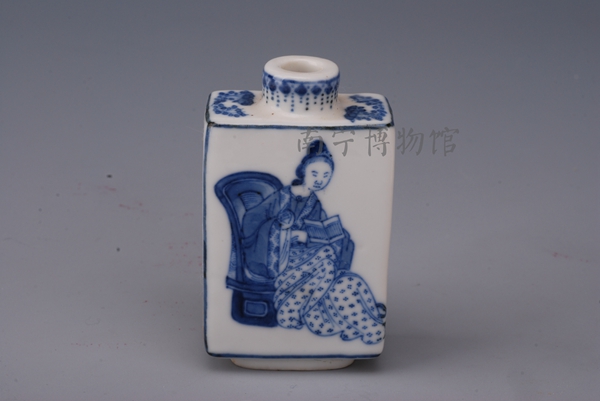 ​清光绪仿“乾隆年制”款青花“曹夫人班氏”图鼻烟壶