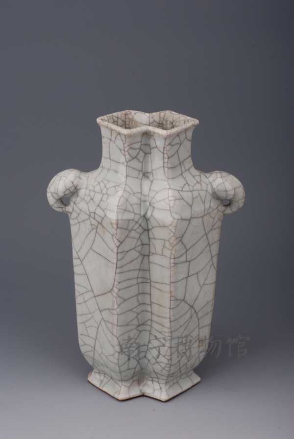 清官釉象耳连体瓶