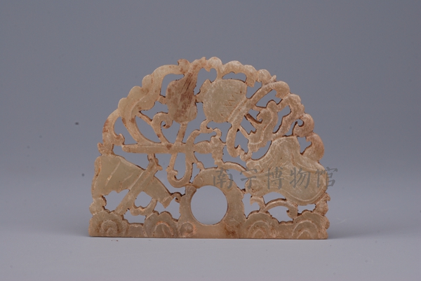 明青白玉镂雕扇纹袍扣