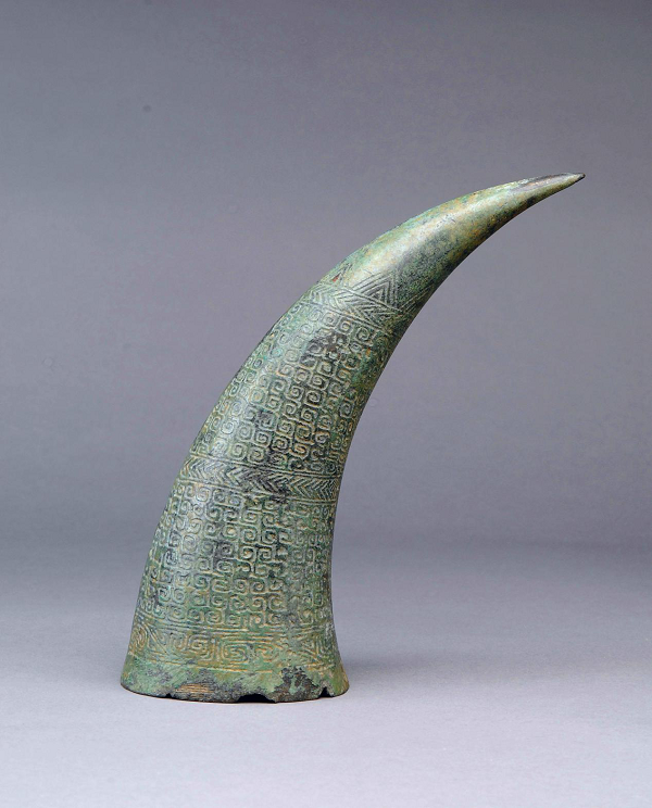 柳州博物馆的“西周云雷纹铜角形杯”.png