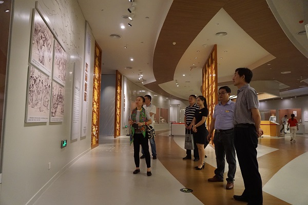 2017.9.5陕西历史博物馆一行到我馆参观考察 (4).JPG